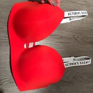 NWOT Victoria secret 32D
